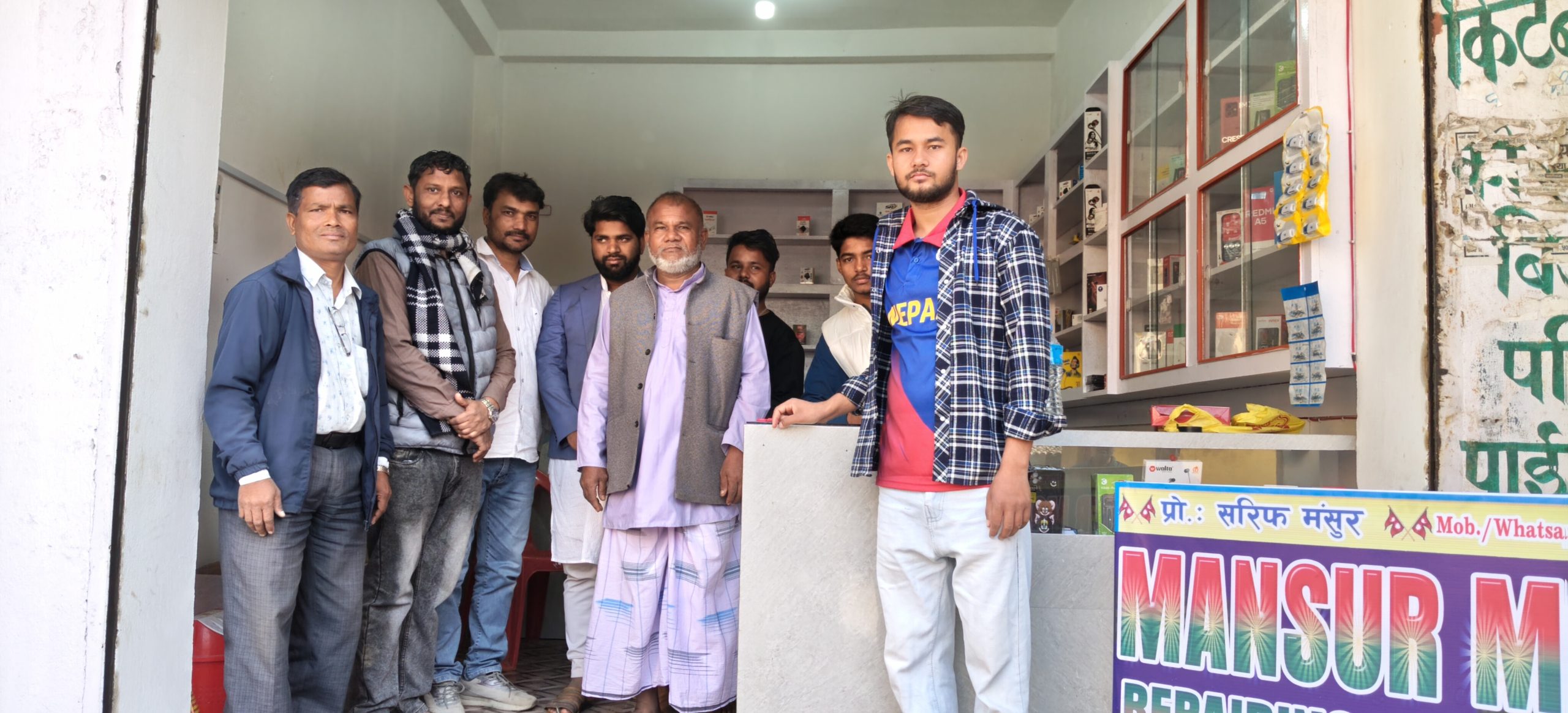 दक्ष प्राबिधिक बाट हरेक कम्पनिको मोबाइल रिपेयरिङ्ग गर्न कलैयामा खुल्यो मन्सूर मोबाईल 