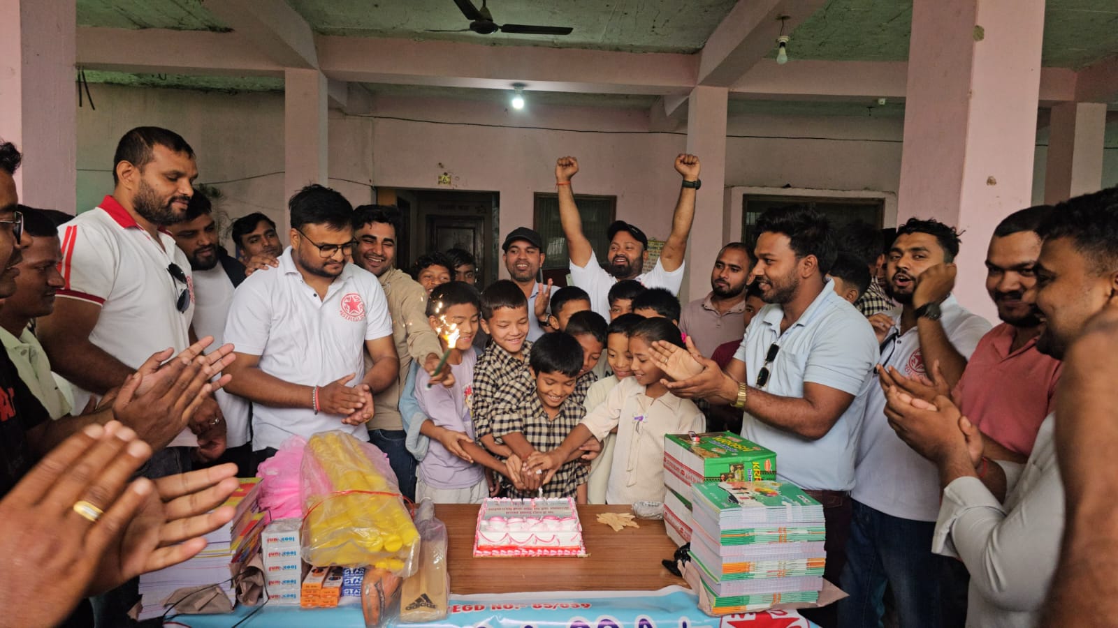 मजदुर दिवसमा सामाजिक उत्तरदायित्व: वीरगञ्जमा बालबालिकासँग खुशी साट्दै NMSRA