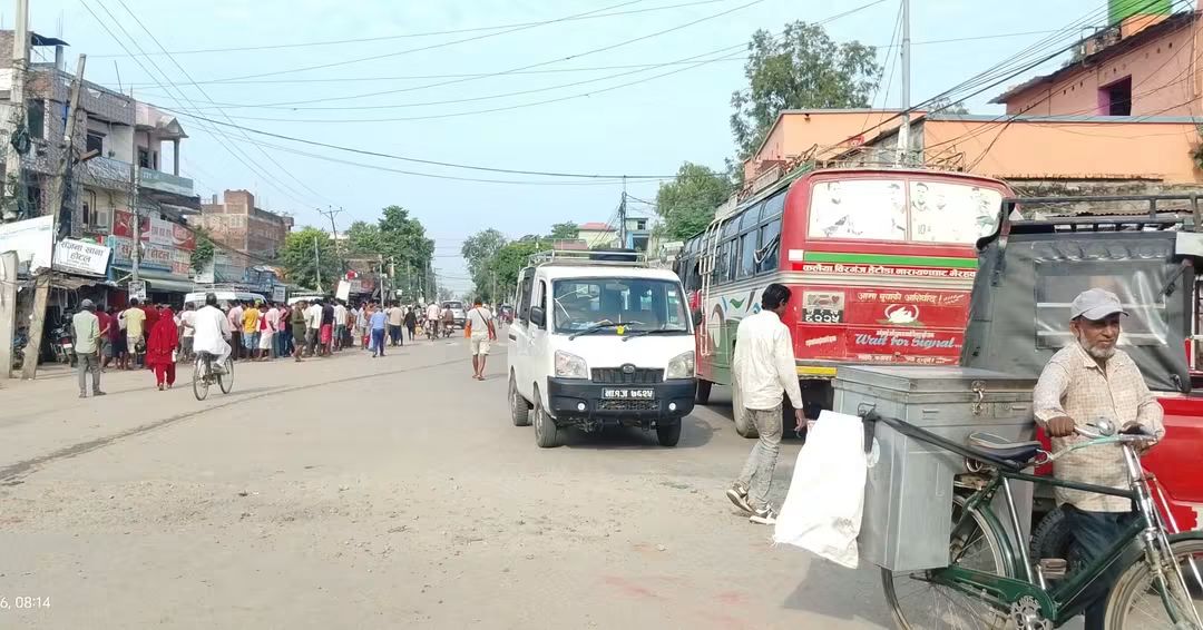 कलैयामा ई-रिक्साविरुद्ध बस तथा म्याजिक व्यवसायीको दोस्रो दिन पनि प्रदर्शन