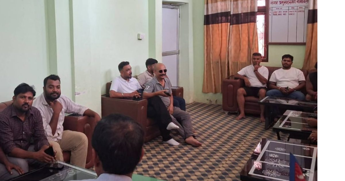 कलैयालाई सुरक्षित र आधुनिक शहर बनाउन माग गर्दै नगर प्रमुखलाई युवाहरूको ज्ञापनपत्र